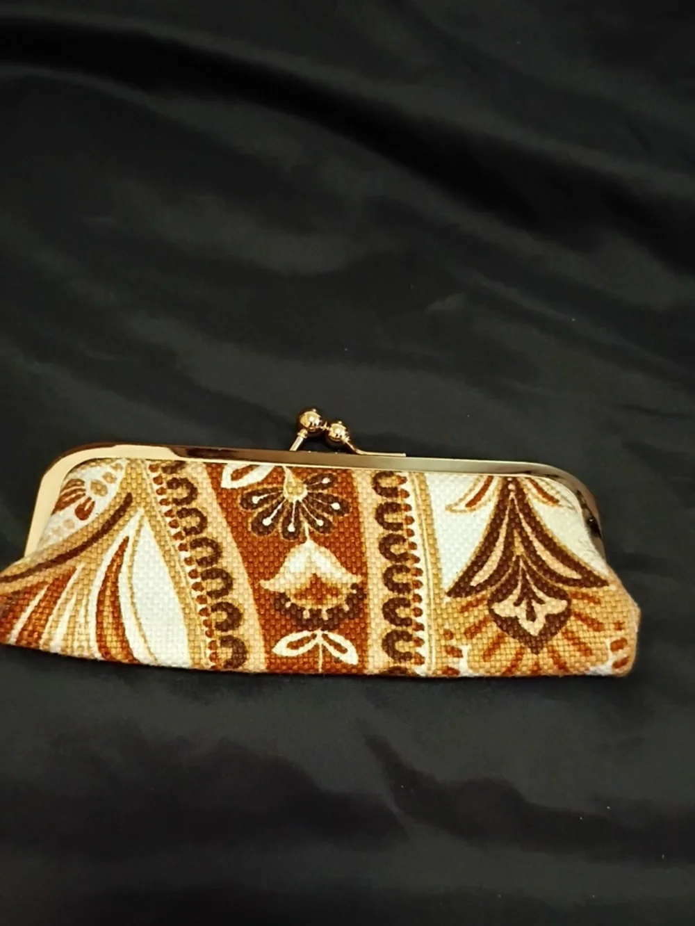 Spartina 449 Brown and Cream Paisley Woven Kiss-Lock Clutch
